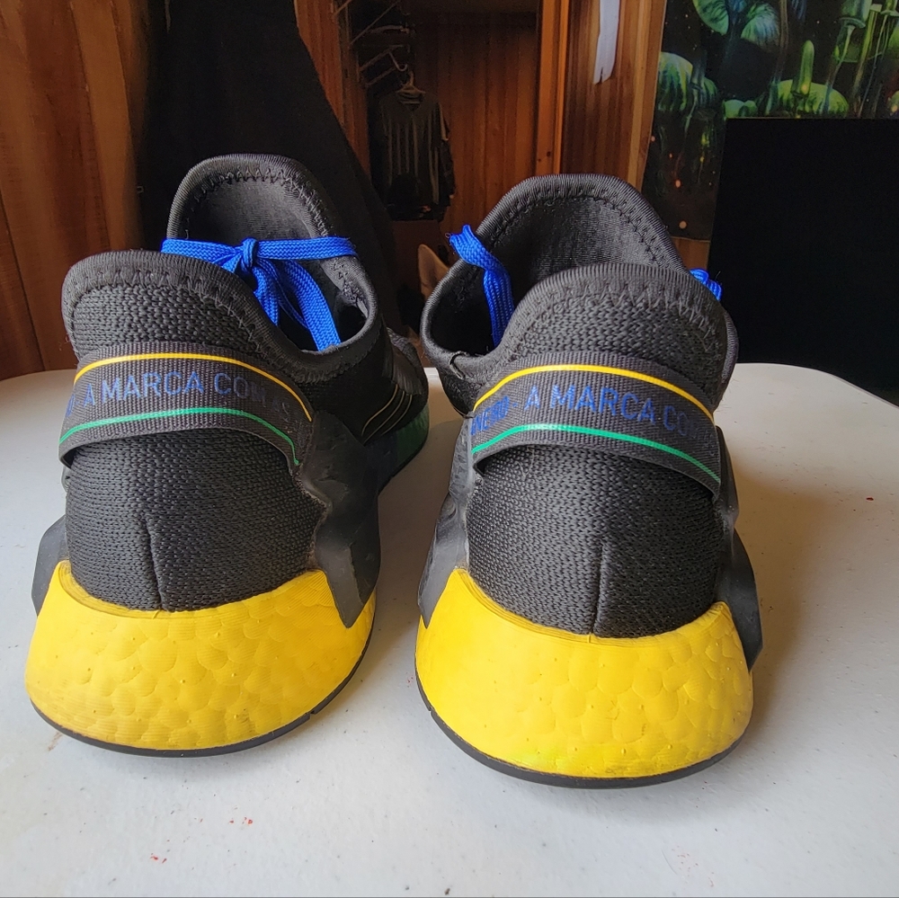 Adidas NMD R1 V2 Rio de Janeiro edition - Picture 4 of 5